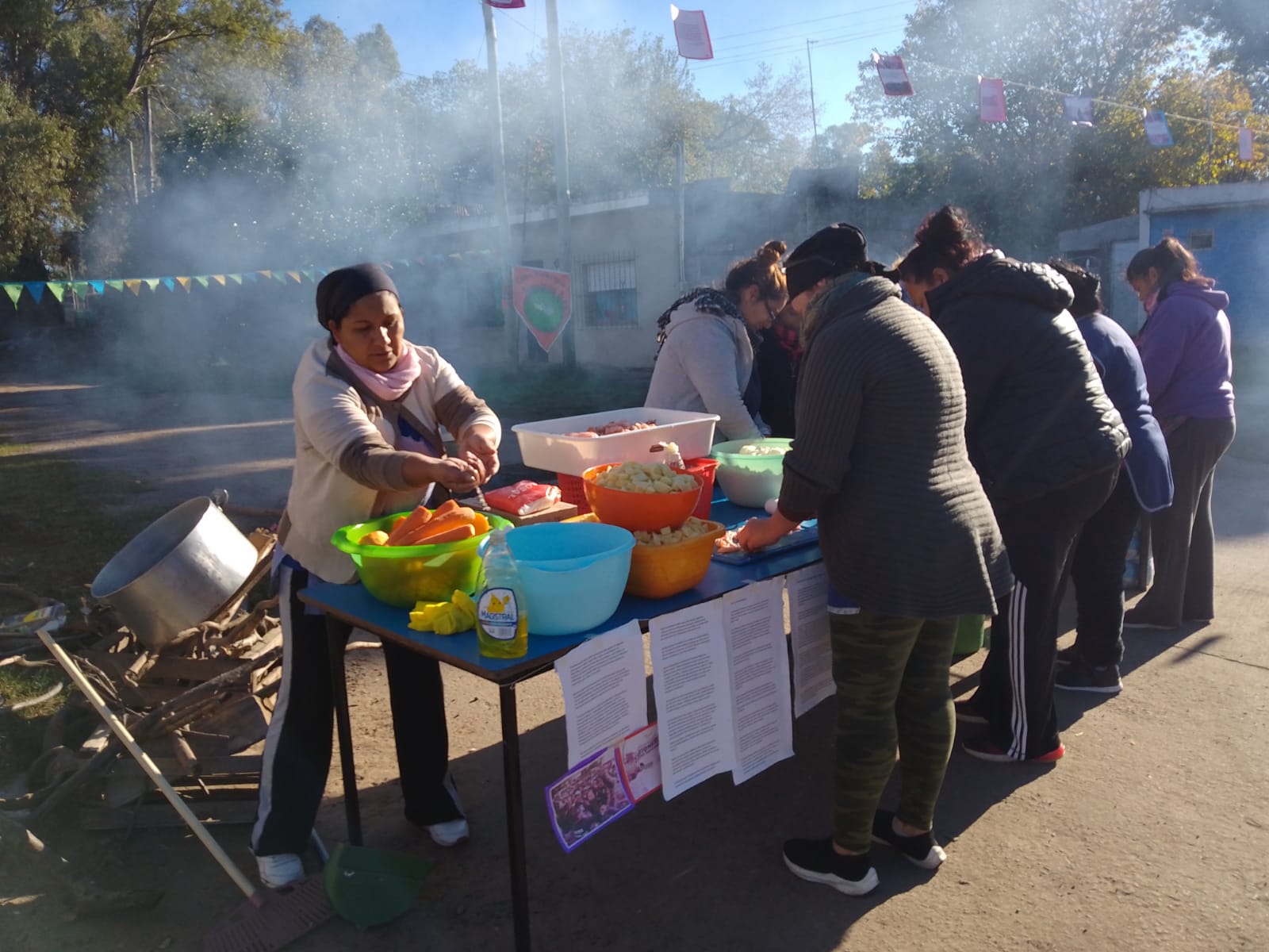 “Sin un plato de comida, es muy difícil continuar” Centros Comunitarios Paran la Olla por Falta de Becas