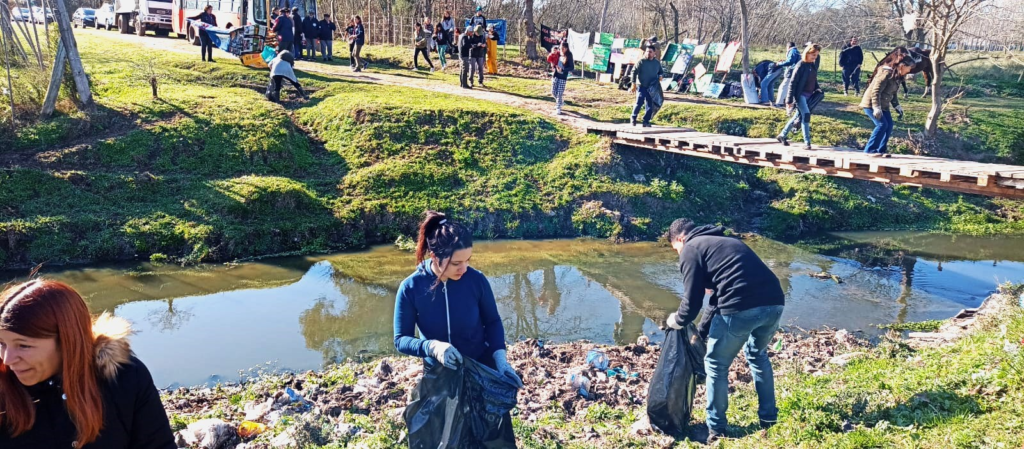 Jornada Vecinal de Limpieza en el Arroyo Pinazo
